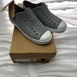 Native Kids Sneakers - Gray and White